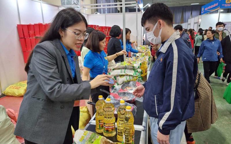 "Chợ Tết Công đoàn 2025" tại Hà Nội: Hơn 10.800 suất quà và ưu đãi lớn dành cho người lao động
