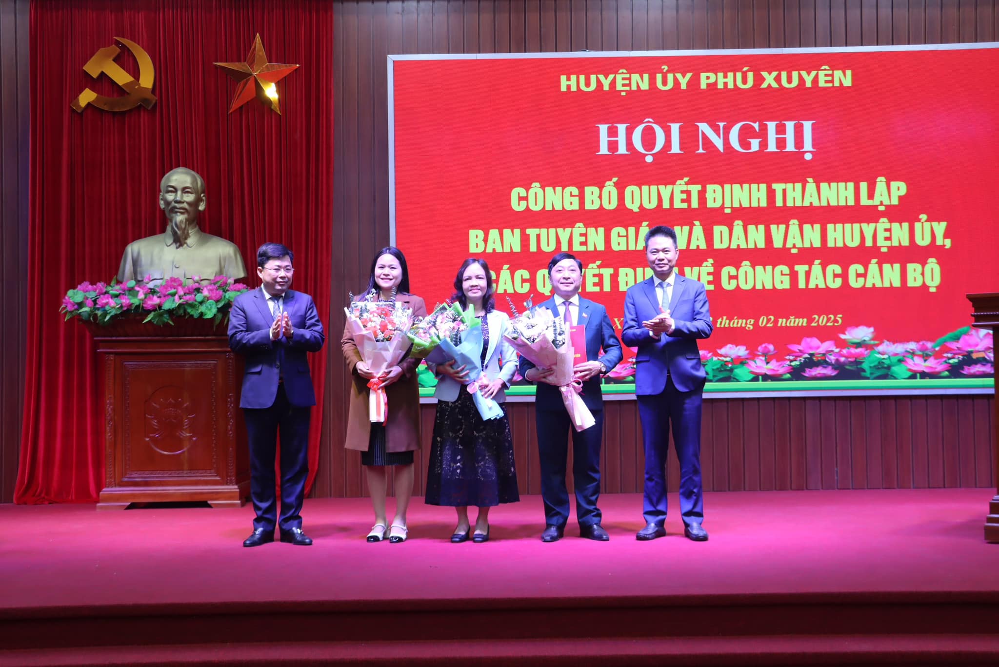 Huyện uỷ Phú Xuyên công bố quyết định thành lập Ban Tuyên giáo và Dân vận Huyện uỷ