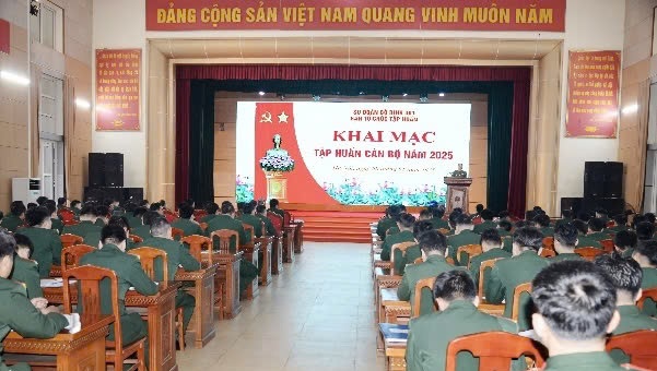 Sư đoàn Bộ binh 301 tổ chức tập huấn nâng cao năng lực cán bộ, chuẩn bị cho nhiệm vụ huấn luyện năm 2025