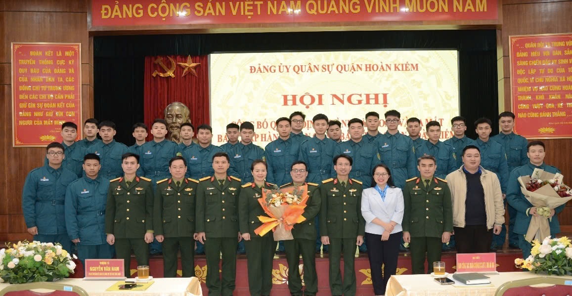 Tuổi trẻ lực lượng vũ trang quận Hoàn Kiếm xung kích, sẵn sàng vì nhiệm vụ