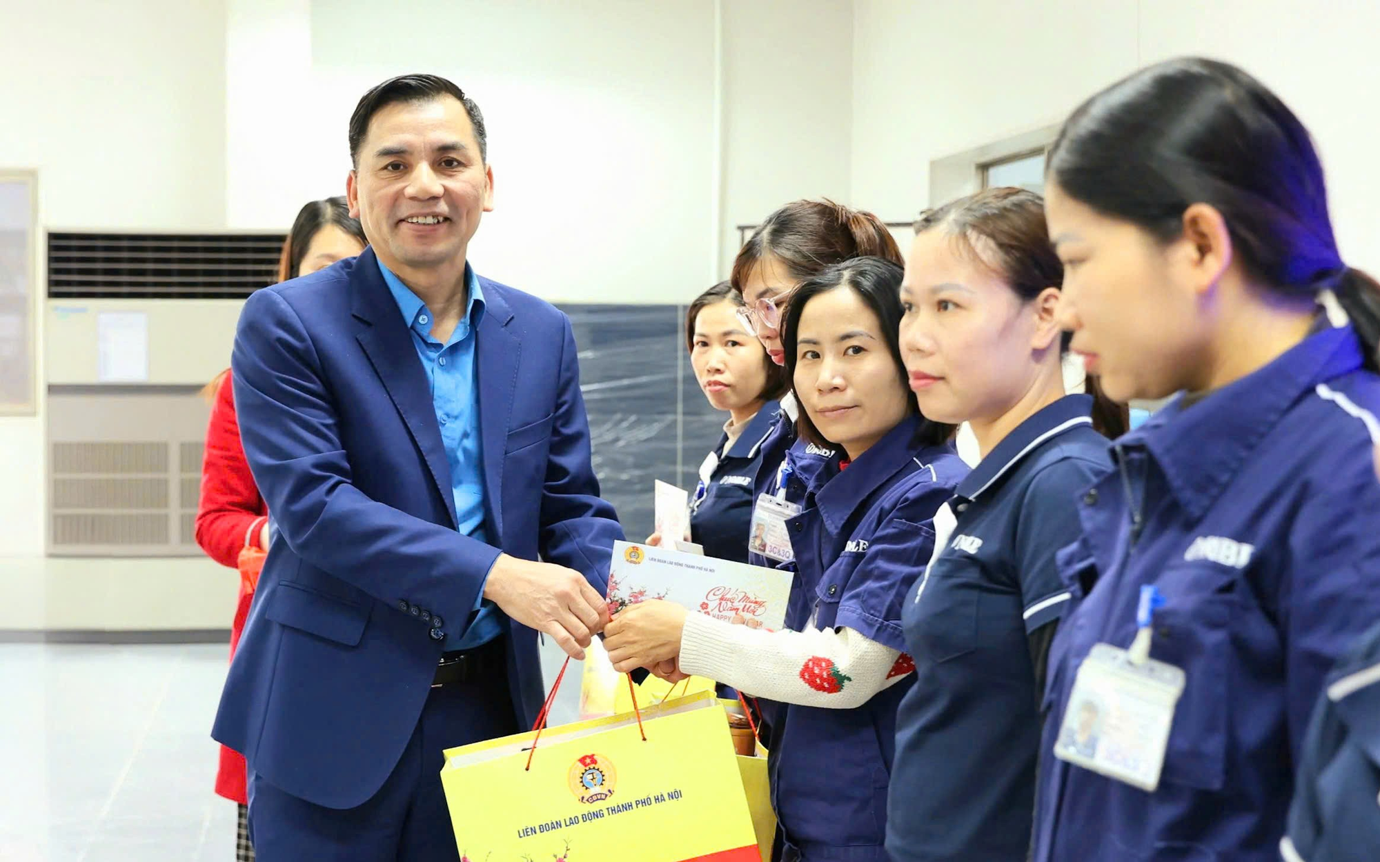 Thăm và động viên doanh nghiệp, người lao động dịp Tết Nguyên đán Ất Tỵ 2025: Công đoàn đồng hành, chăm lo Tết cho người lao động