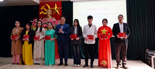 Bồi dưỡng nhận thức về Đảng: Hành trang lý luận, động lực phấn đấu cho quần chúng ưu tú