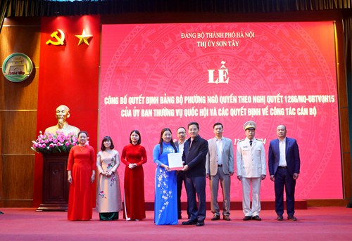 Thị xã Sơn Tây công bố quyết định sáp nhập ba phường: Kiện toàn tổ chức, tăng hiệu quả quản lý