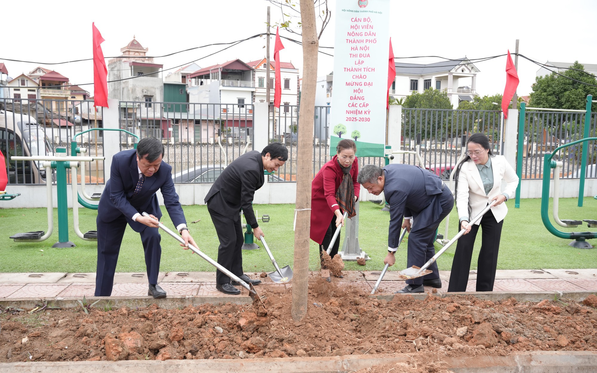 Hội Nông dân Hà Nội phát động phong trào xanh hóa nông thôn, thúc đẩy chuyển đổi số và phát triển nông nghiệp bền vững