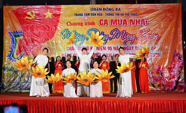 Rực rỡ đêm nhạc “Tự hào Đảng quang vinh” chào mừng 95 năm thành lập Đảng tại quận Đống Đa