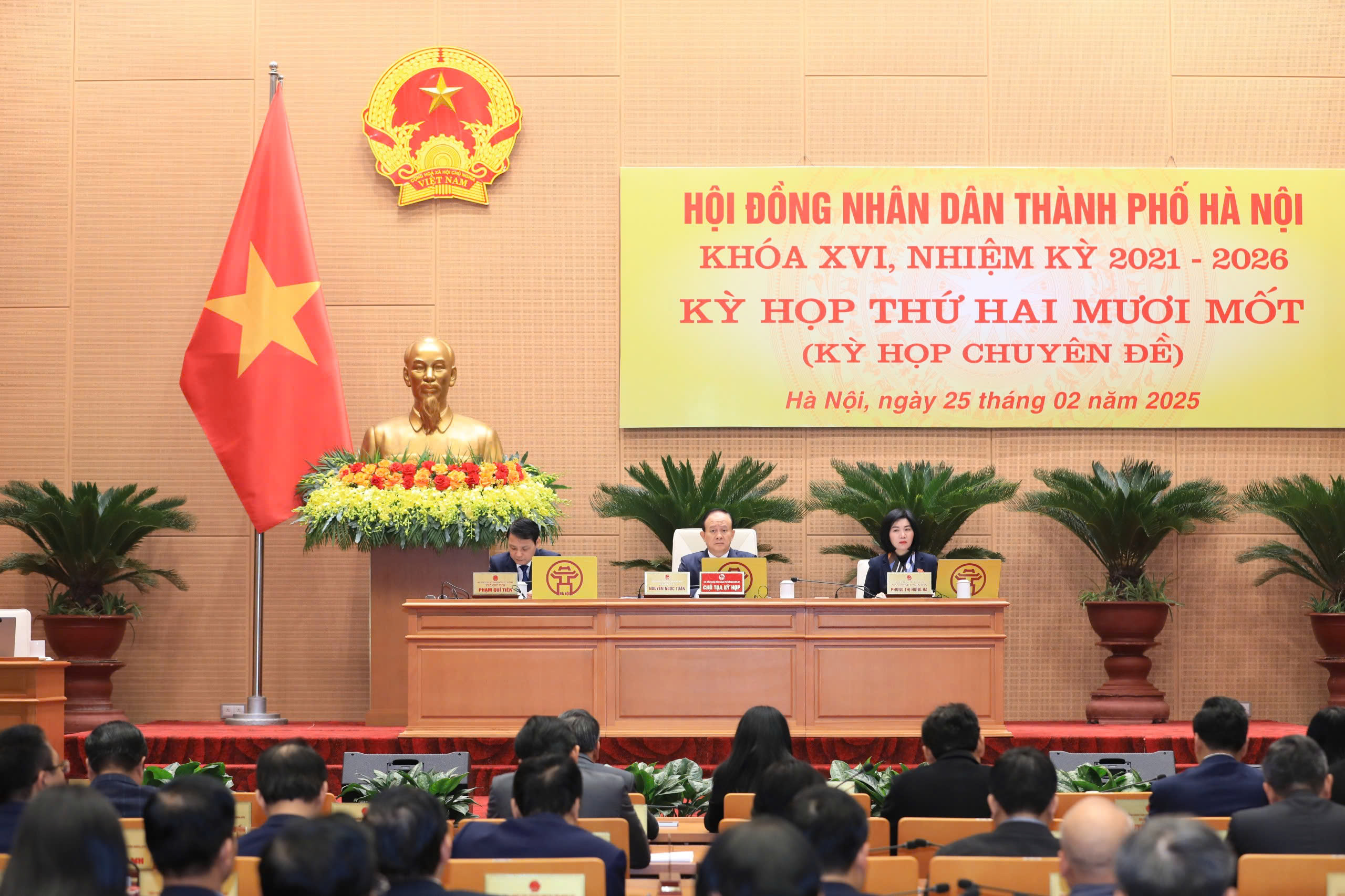 Hà Nội kiện toàn bộ máy, thúc đẩy tăng trưởng: HĐND thành phố thông qua hàng loạt quyết sách lớn tại kỳ họp chuyên đề