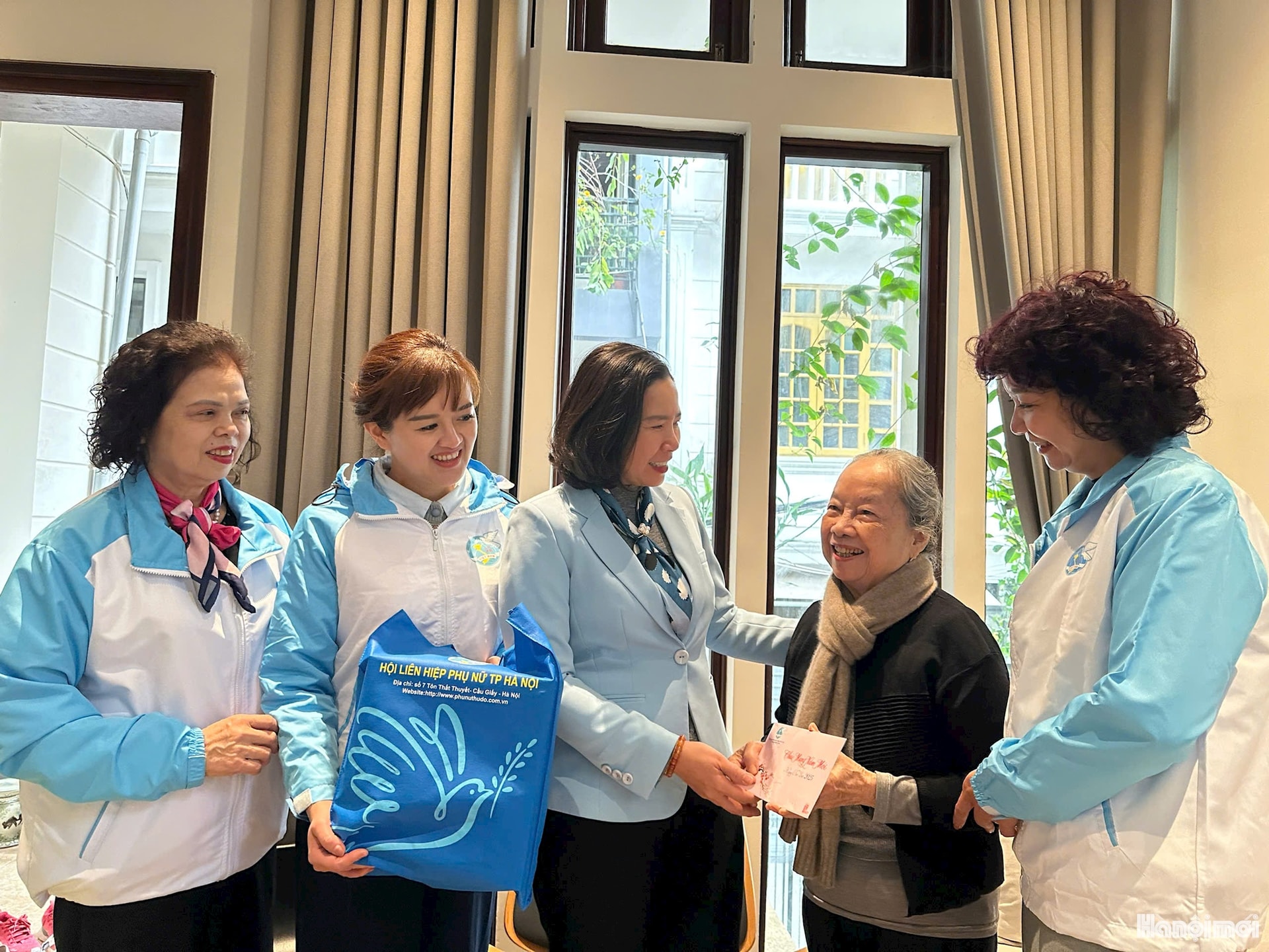 Ấm áp nghĩa tình: Tri ân các nữ đảng viên cao tuổi, Bà mẹ Việt Nam anh hùng và người có công dịp Tết Ất Tỵ