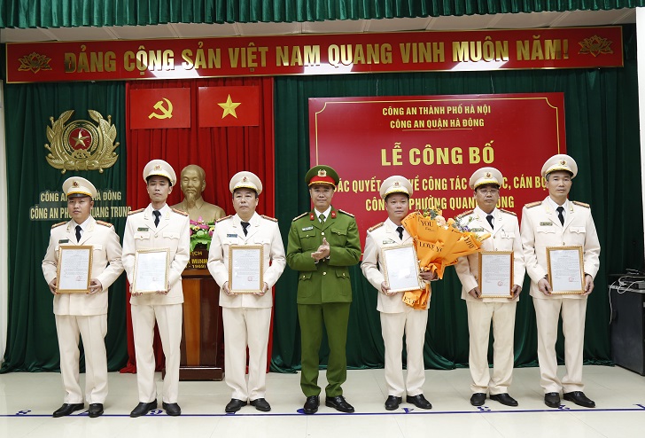 Công an phường Quang Trung (quận Hà Đông) chính thức kiện toàn sau sắp xếp, nâng cao hiệu quả công tác an ninh trật tự