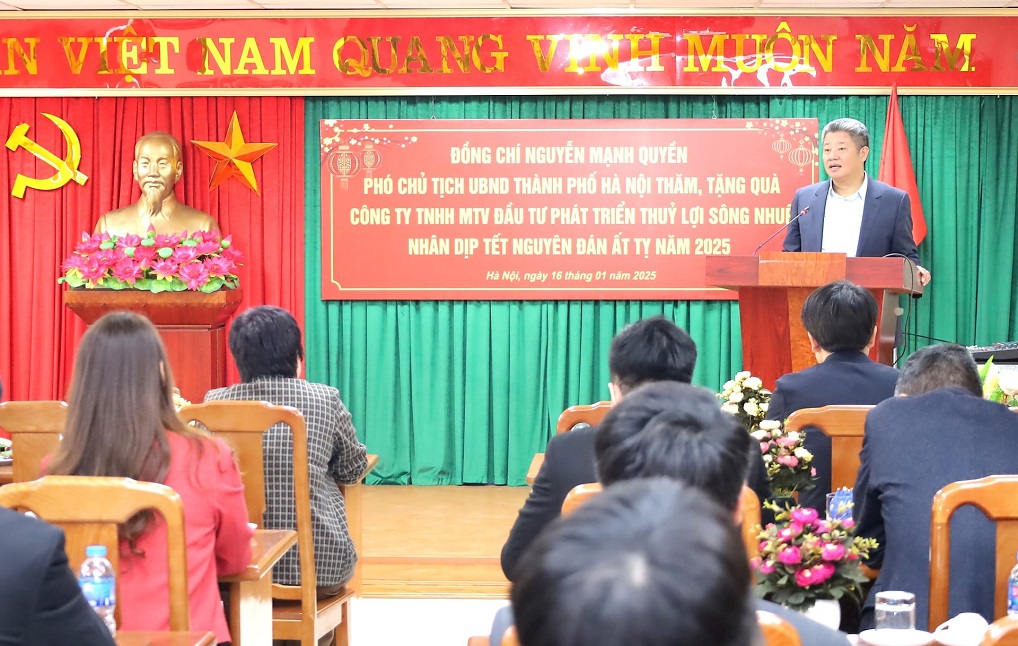 Phó Chủ tịch UBND thành phố Hà Nội thăm và chúc Tết Công ty Thủy lợi sông Nhuệ: Đảm bảo nguồn nước tưới tiêu cho vụ xuân 2025