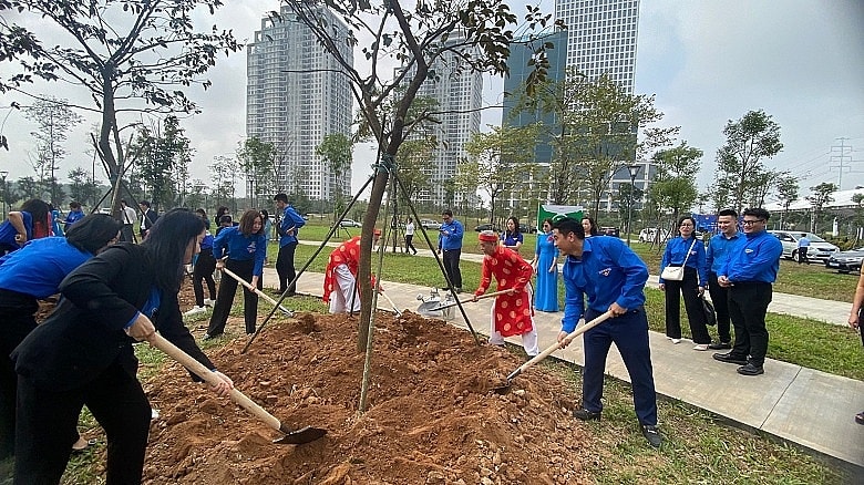Hà Nội phát động "Tết trồng cây đời đời nhớ ơn Bác Hồ" Xuân Ất Tỵ 2025: Hướng tới mục tiêu xanh hóa đô thị, phát triển bền vững
