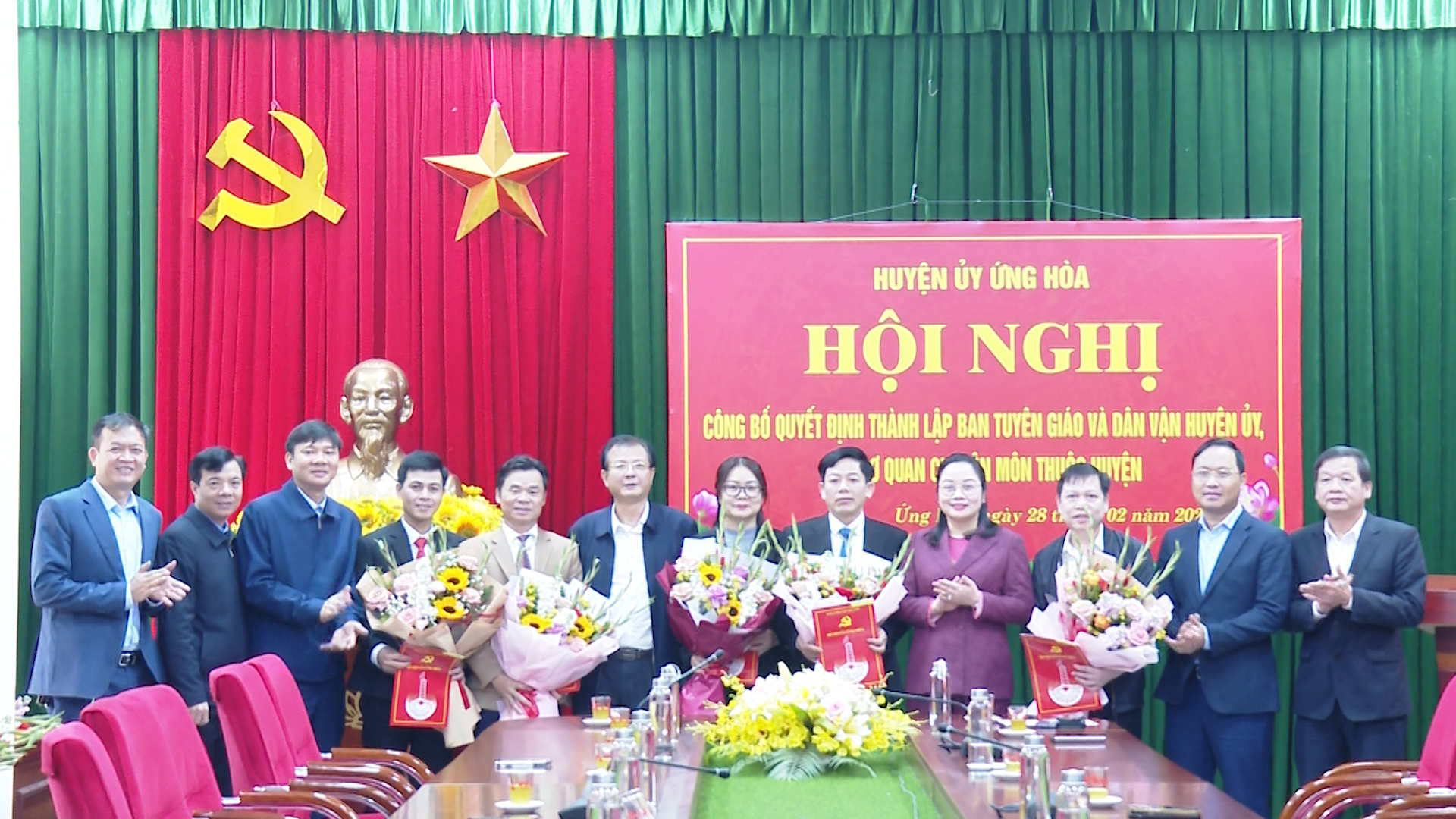 Huyện Ứng Hòa công bố Quyết định thành lập Ban Tuyên giáo và Dân vận Huyện ủy, các cơ quan chuyên môn trực thuộc UBND huyện
