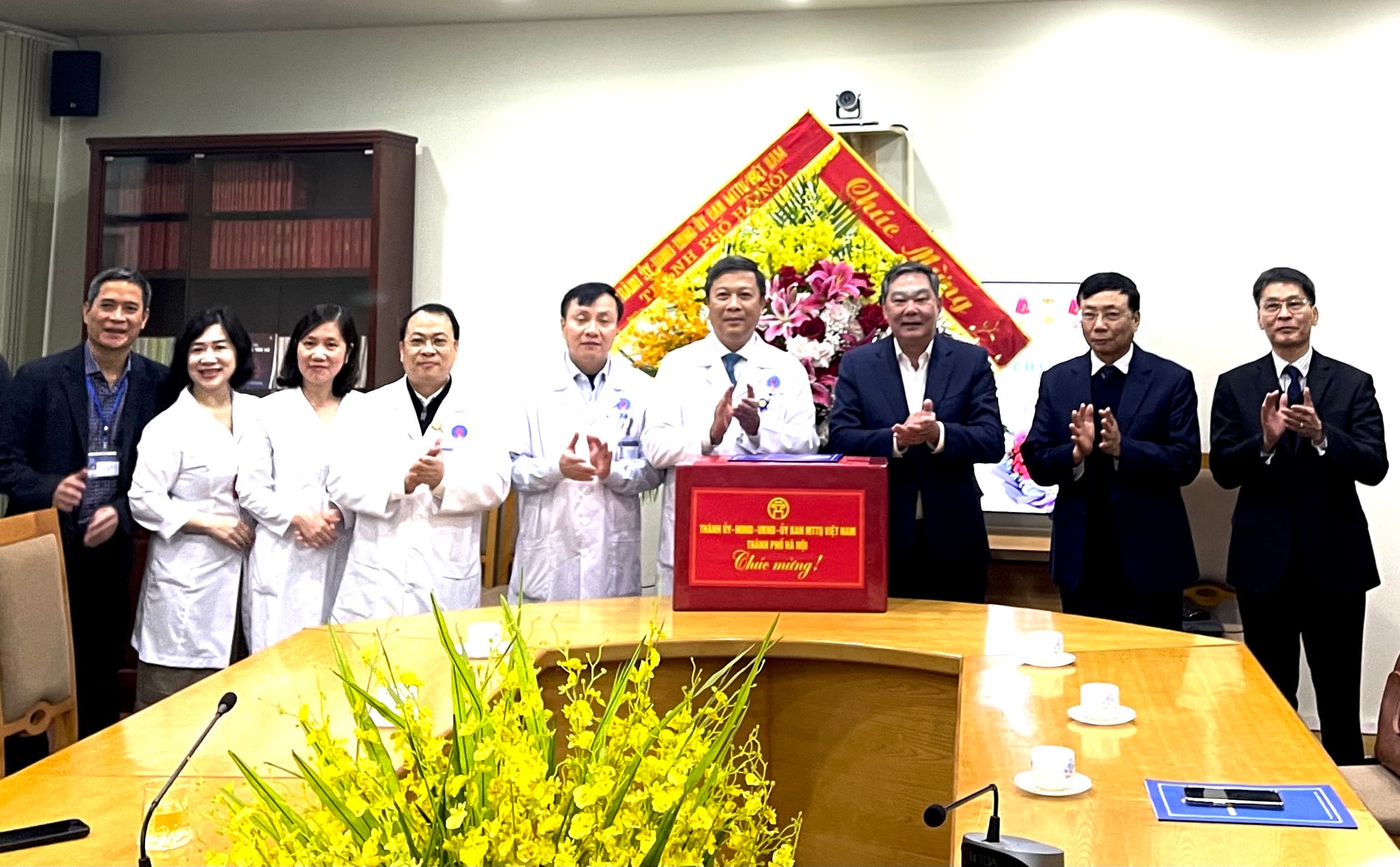 Hà Nội đồng hành cùng ngành Y: Phát triển kỹ thuật cao, nâng tầm hệ thống y tế Thủ đô