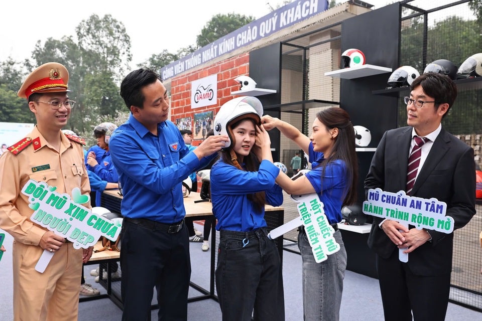 “Mũ chuẩn an tâm - Hành trình rộng mở”: Lan tỏa thông điệp văn hóa giao thông từ trái tim tuổi trẻ Thủ đô