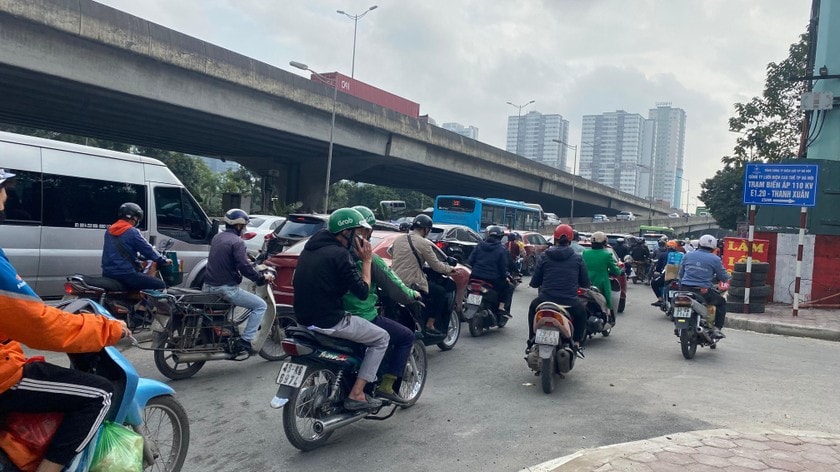 Hà Nội đồng loạt điều chỉnh hạ tầng giao thông tại nhiều điểm nóng để giảm ùn tắc
