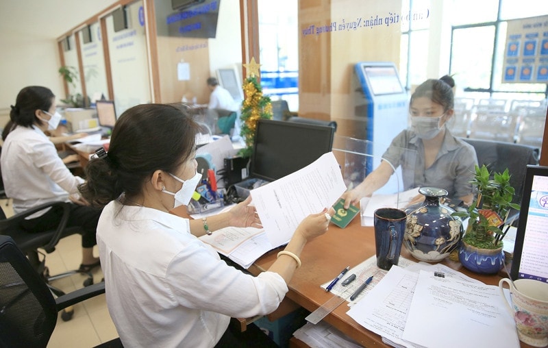 Hà Nội triển khai bỏ yêu cầu xuất trình giấy tờ không cần thiết trong đăng ký hộ tịch: Tăng tiện ích, giảm phiền hà cho người dân