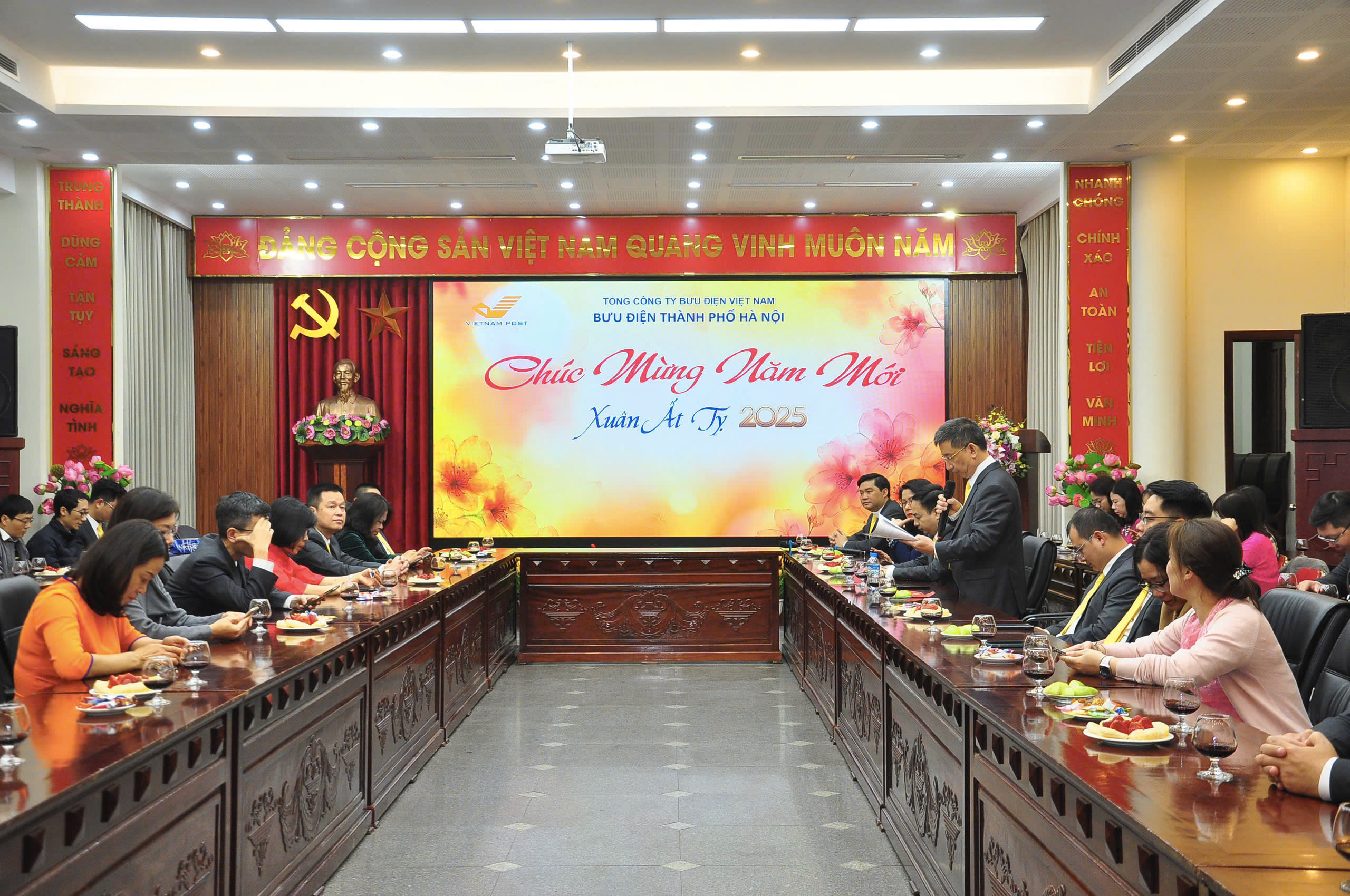 Đảng bộ Bưu điện Hà Nội: Quyết tâm đổi mới, nâng cao chất lượng dịch vụ, phát triển bền vững