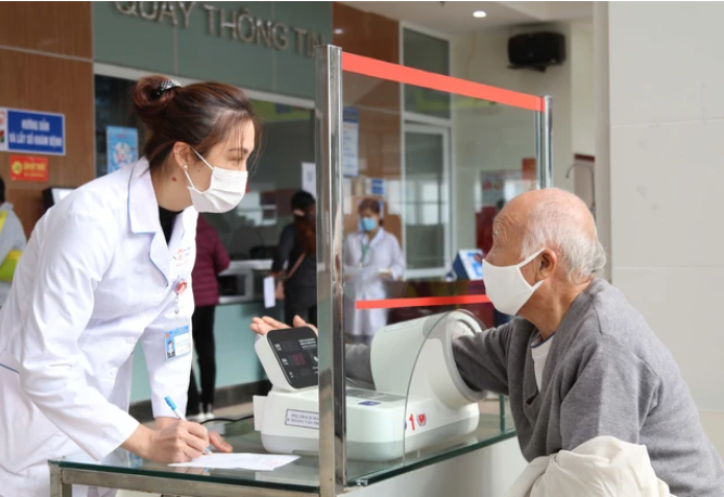 Hà Nội yêu cầu bảo đảm đầy đủ quyền lợi BHYT dịp Tết Nguyên đán 2025