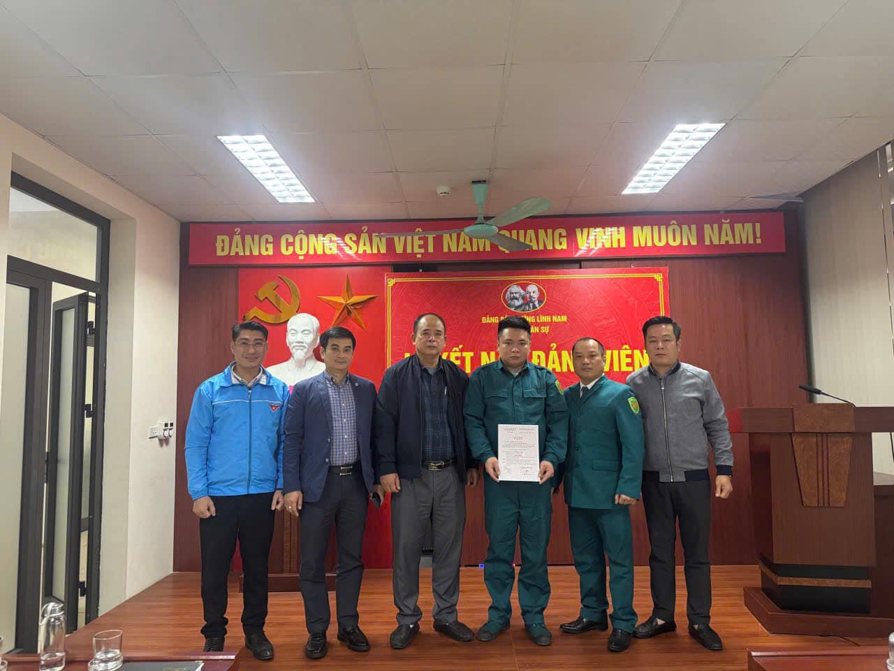 Chi bộ Quân sự phường Lĩnh Nam (quận Hoàng Mai) long trọng tổ chức Lễ kết nạp đảng viên mới