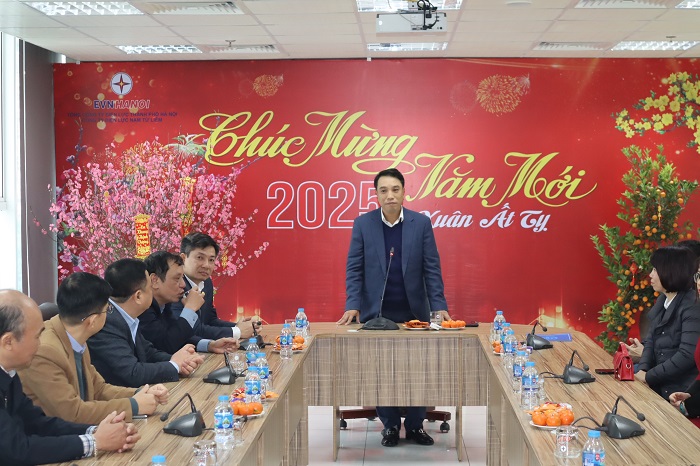 Lãnh đạo quận Nam Từ Liêm thăm, chúc Tết các đơn vị trực Tết Nguyên đán Ất Tỵ