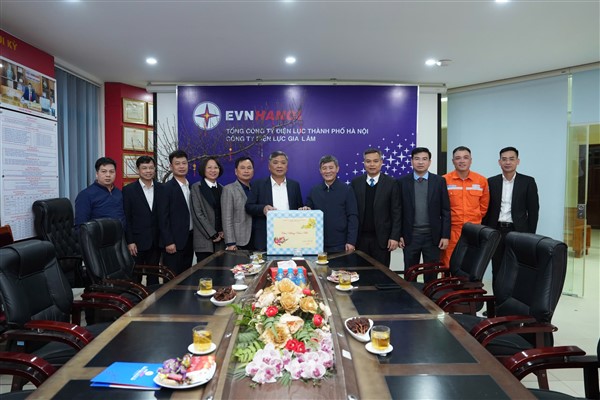 Lãnh đạo huyện Gia Lâm thăm, chúc Tết các lực lượng trực Tết, lan tỏa tinh thần trách nhiệm, sẻ chia đầu xuân mới