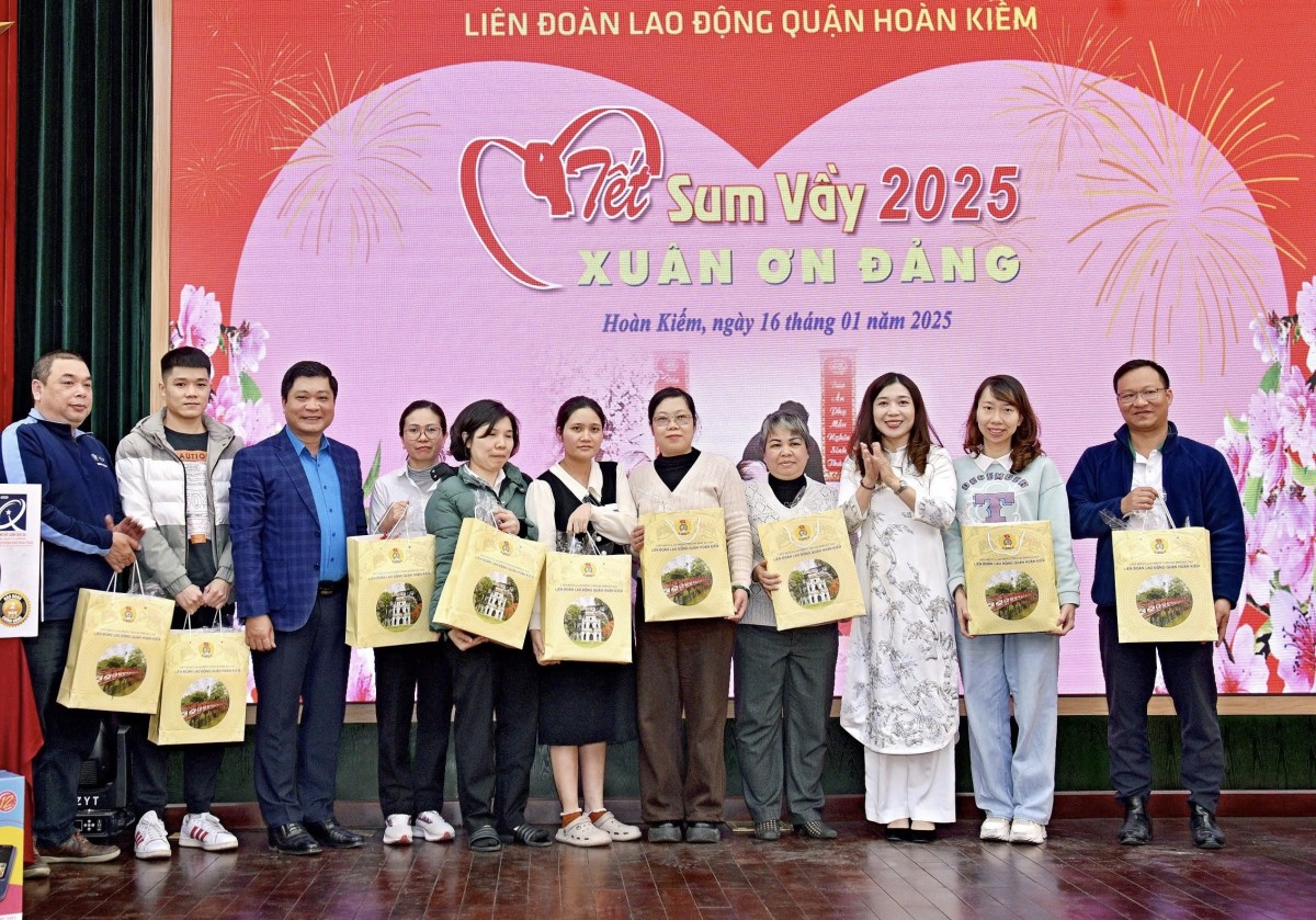 Liên đoàn Lao động quận Hoàn Kiếm: Đồng hành chăm lo, lan tỏa niềm vui Tết đến từng người lao động