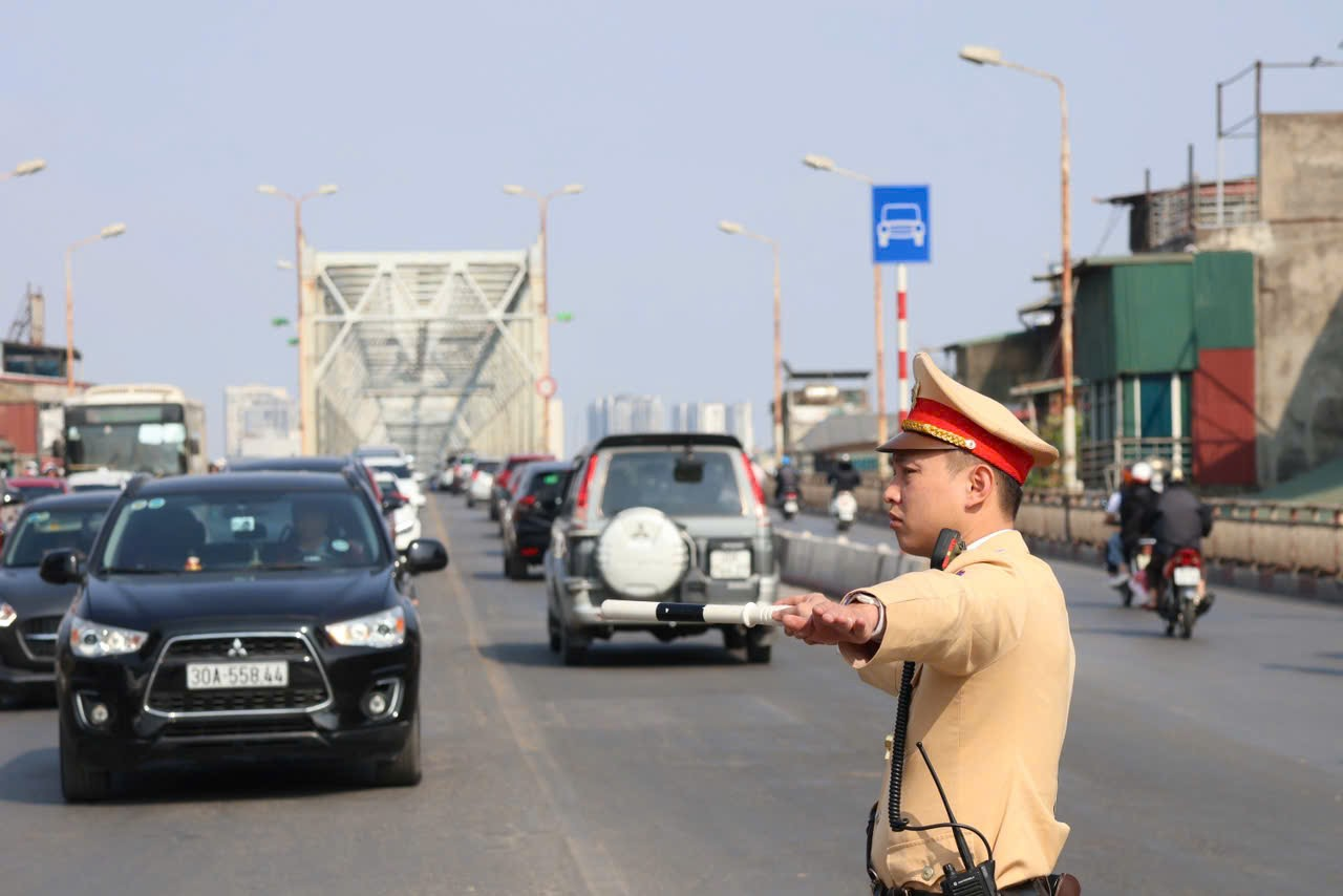 Hà Nội siết chặt giao thông cửa ngõ sau Tết: Cảnh sát giao thông đồng loạt ra quân, xử lý nghiêm vi phạm nguy cơ cao