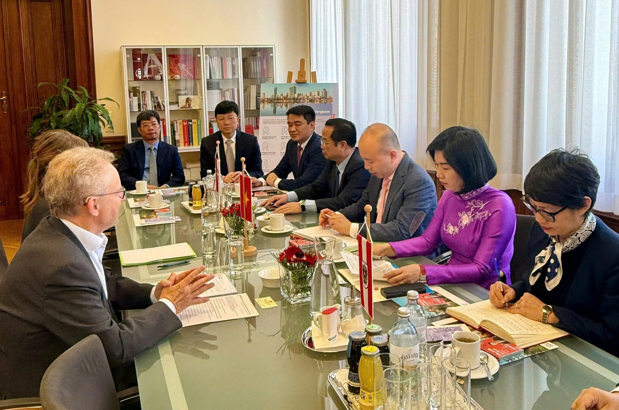 Thành phố Hà Nội tăng cường hợp tác, học hỏi kinh nghiệm quản lý đô thị tại Cộng hòa Áo