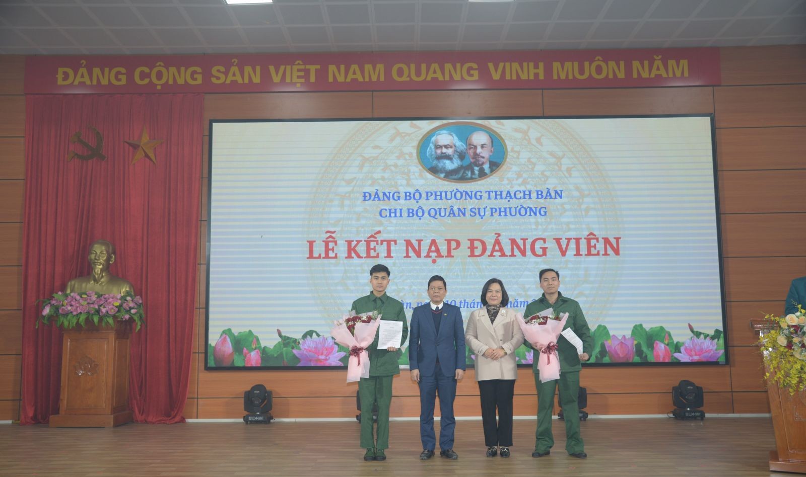 Thêm niềm tin, thêm trách nhiệm: Hai thanh niên ưu tú quận Long Biên được kết nạp Đảng trước ngày lên đường nhập ngũ