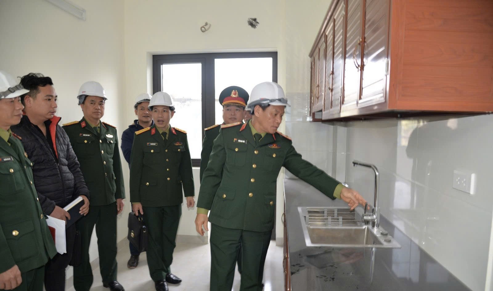 Trung tướng Trần Ngọc Tuấn kiểm tra công trình nhà công vụ: Kiên quyết đảm bảo tiến độ, chất lượng và an toàn tuyệt đối