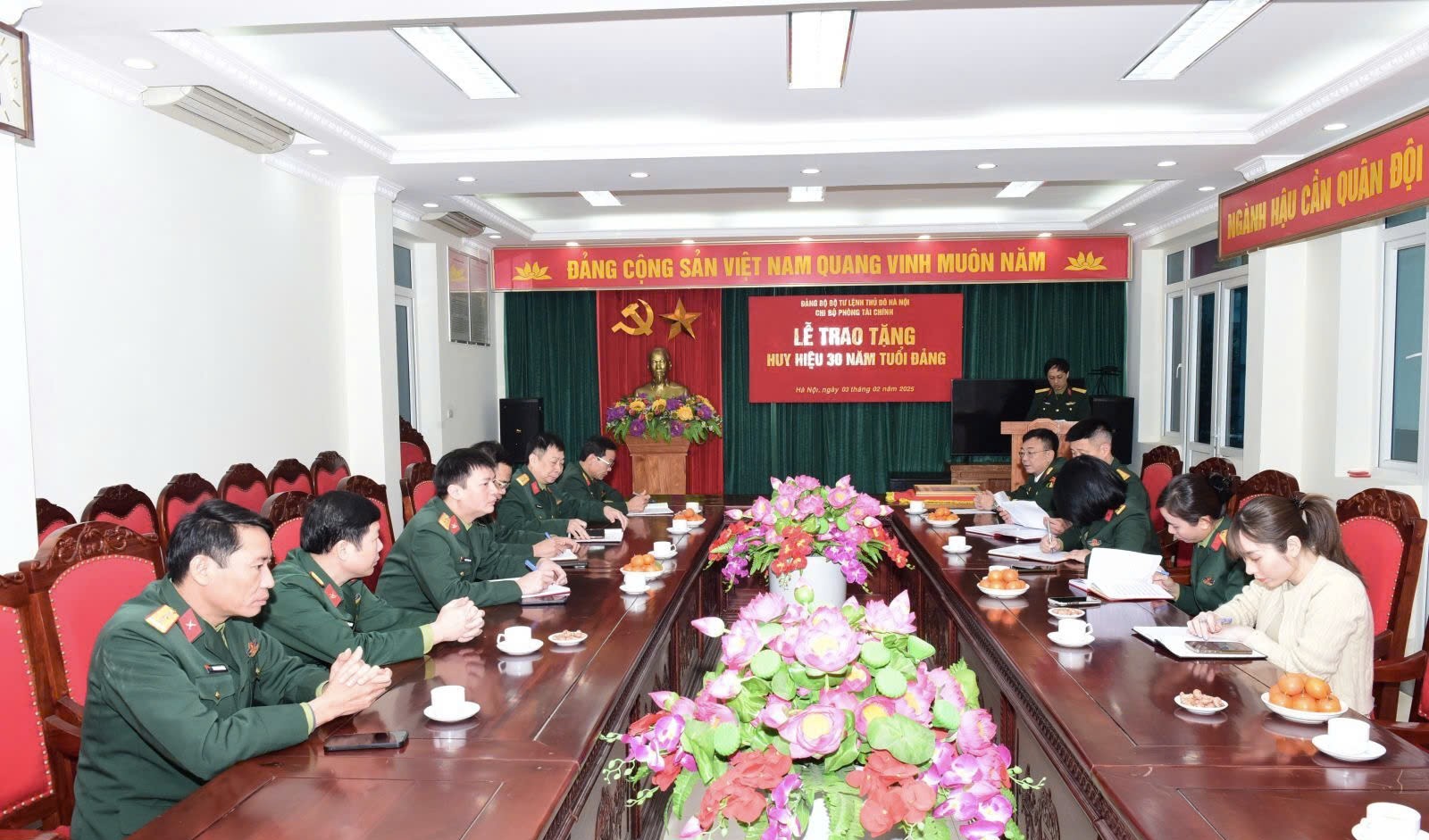Trao Huy hiệu 30 năm tuổi Đảng: Ghi nhận sự bền bỉ cống hiến và khí chất người lính thời bình