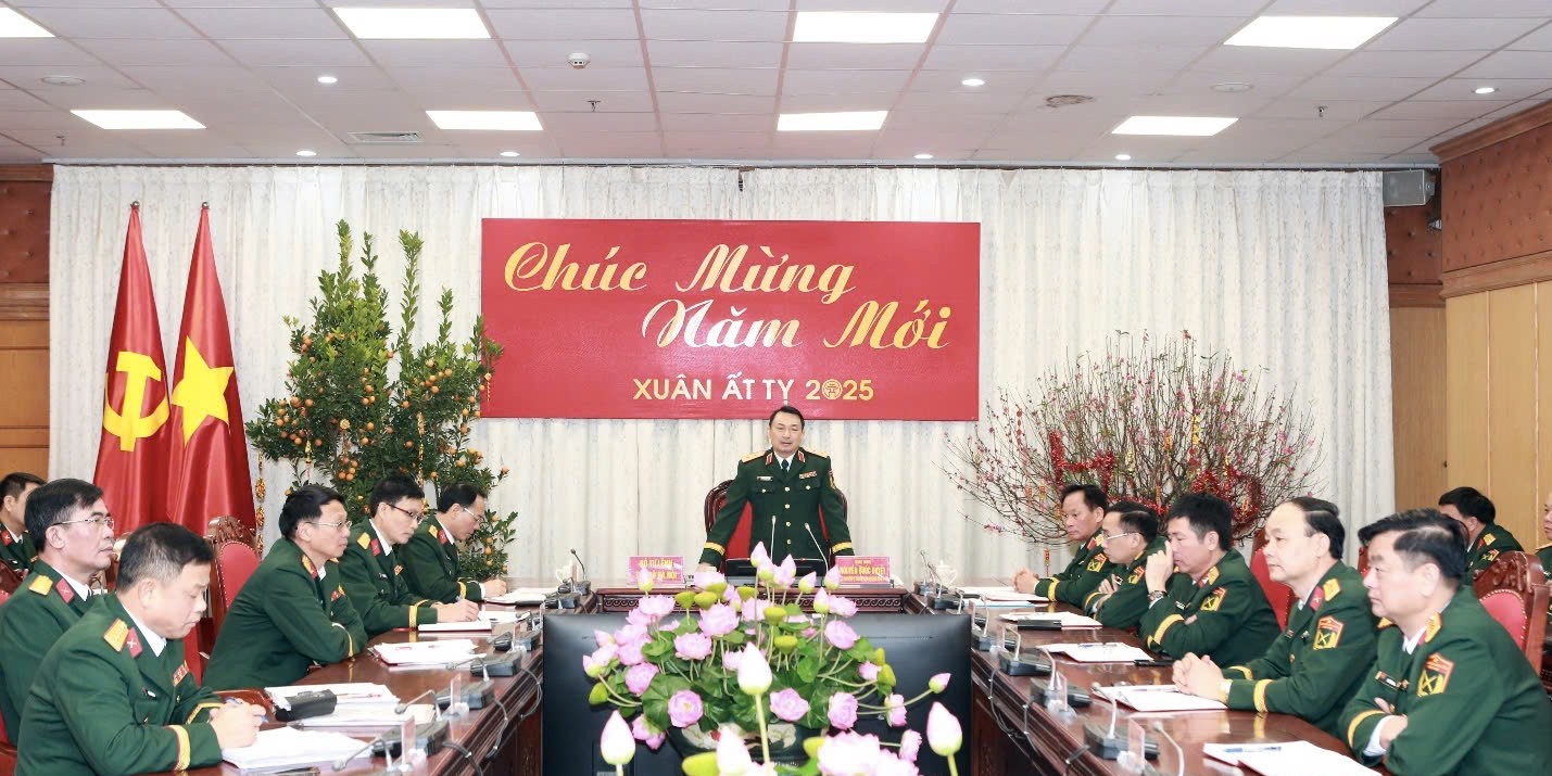 Quân đội sẵn sàng chiến đấu, giữ vững trận tuyến quốc phòng trong dịp Tết và triển khai quyết liệt nhiệm vụ năm 2025