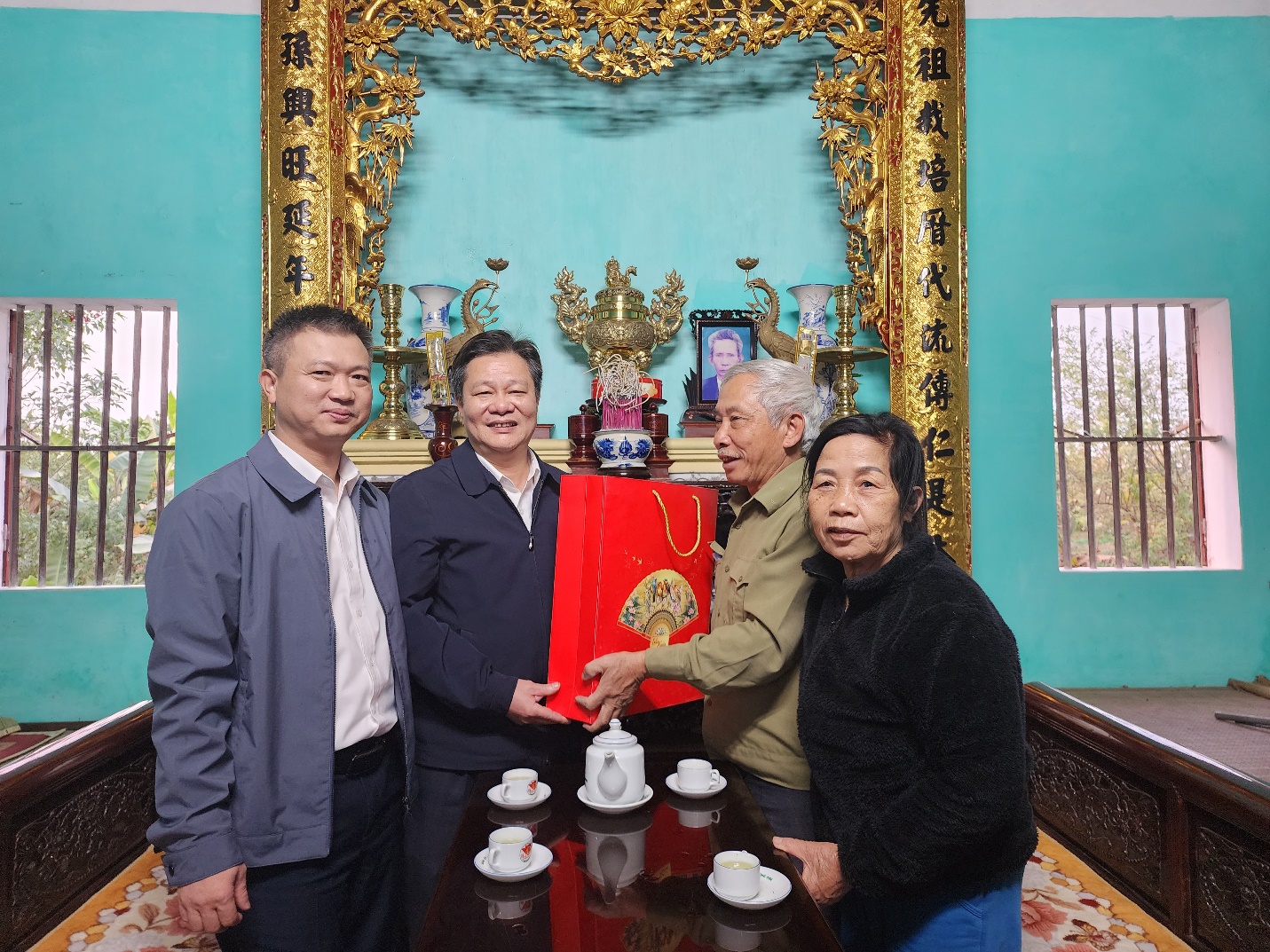 Tòa án nhân dân huyện huyện Mỹ Đức lan tỏa yêu thương, sẻ chia Tết ấm tới người có công và gia đình khó khăn