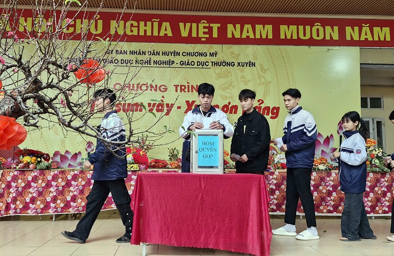 Không khí Tết rộn ràng tại Trung tâm Giáo dục nghề nghiệp - Giáo dục thường xuyên Chương Mỹ: Sắc xuân lan tỏa, yêu thương lan rộng