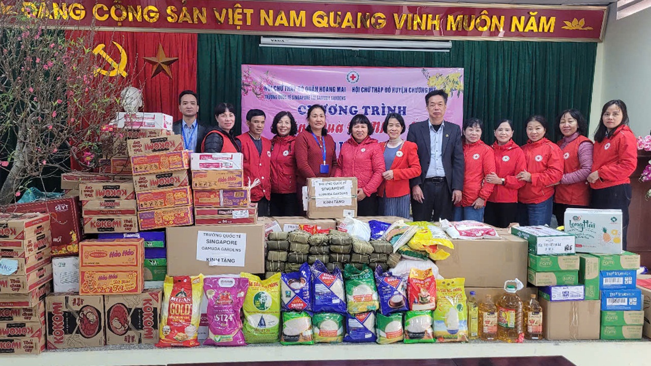 Ấm áp nghĩa tình Tết cho trẻ em yếu thế tại Trung tâm nuôi dạy trẻ khuyết tật Hà Nội