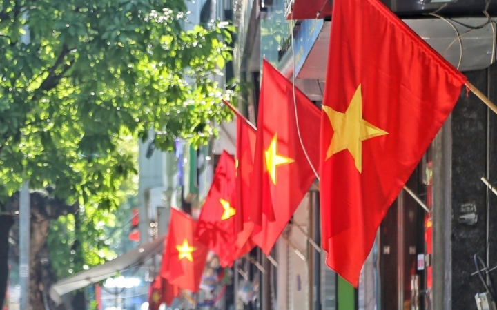 Thông báo treo cờ Tổ quốc chào mừng Tết Ất Tỵ và kỷ niệm 95 năm thành lập Đảng