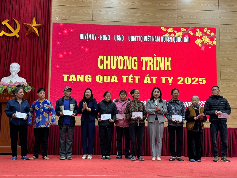 Lãnh đạo huyện Quốc Oai thăm, tặng quà Tết tại xã Phượng Sơn và xã Ngọc Liệp: Lan tỏa tinh thần nhân ái, nghĩa tình trong dịp xuân về