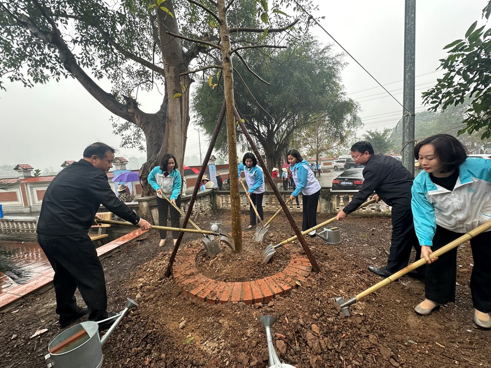 Phụ nữ cả nước hưởng ứng "Tết trồng cây" Xuân Ất Tỵ 2025, đẩy mạnh phong trào xanh hoá môi trường