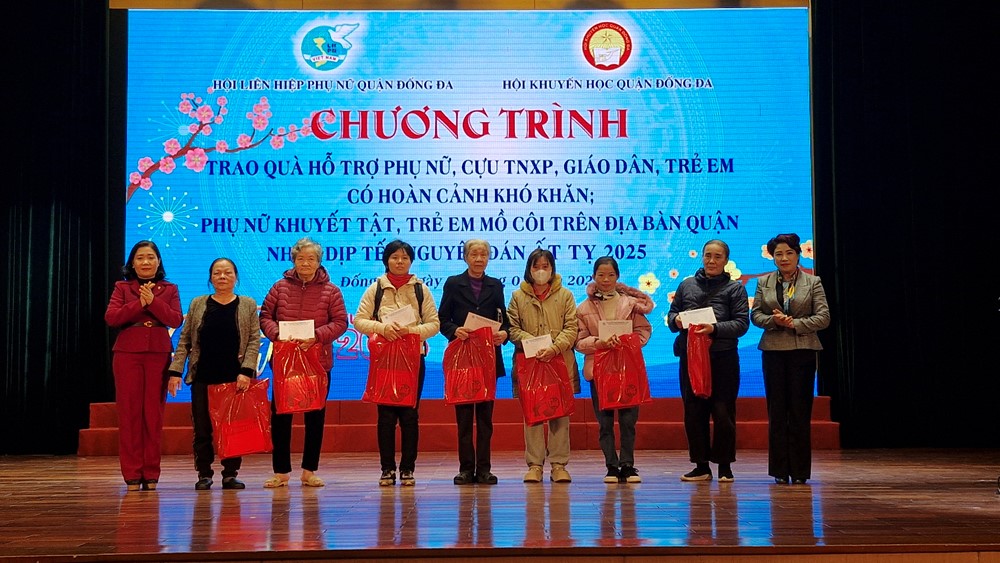 Lan tỏa yêu thương từ những phần quà Tết ấm áp gửi tới phụ nữ, trẻ em khó khăn