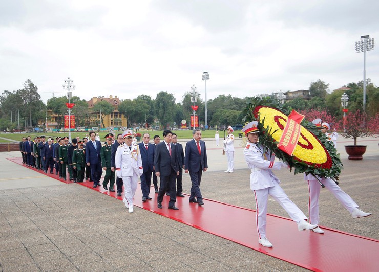 Thành kính dâng hương tưởng niệm Chủ tịch Hồ Chí Minh và các Anh hùng liệt sĩ: Nguyện tiếp bước xây dựng Thủ đô văn hiến, hiện đại, hạnh phúc