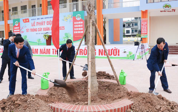 Huyện Quốc Oai ra quân Tết trồng cây Xuân Ất Tỵ 2025: Lan tỏa xanh mát đầu năm mới