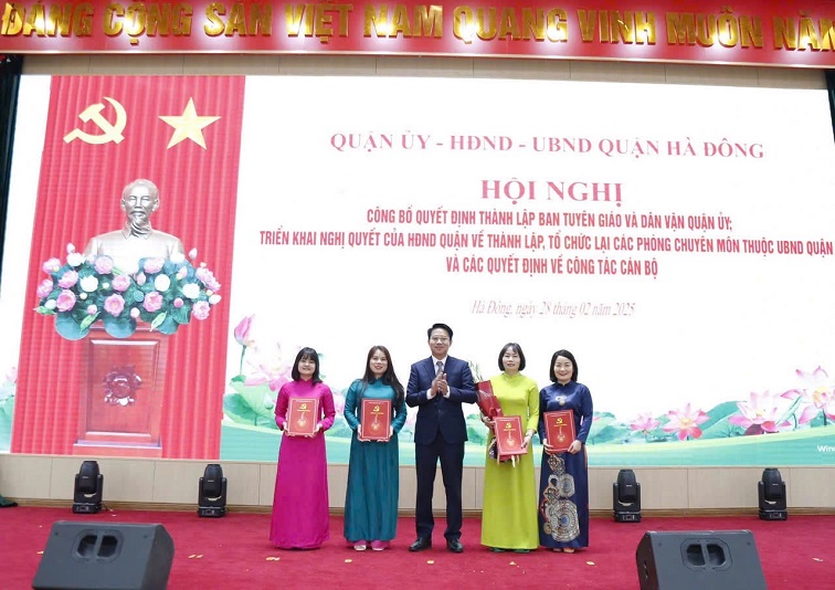 Quận Hà Đông kiện toàn tổ chức bộ máy: Hợp nhất ban xây dựng Đảng, thành lập phòng chuyên môn mới