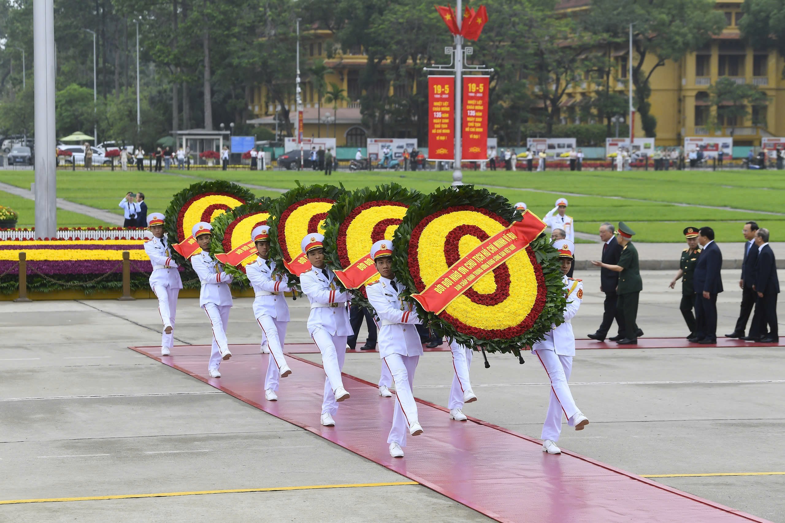 Nguyện hiện thực hóa khát vọng và mong ước của Người về một nước Việt Nam hùng cường, thịnh vượng