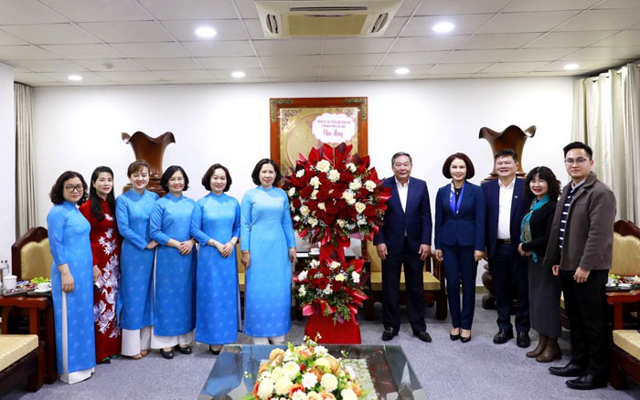 Phó Chủ tịch Thường trực UBND thành phố Lê Hồng Sơn thăm và chúc mừng Hội LHPN Việt Nam và Hội LHPN Hà Nội: Khẳng định vai trò quan trọng của phụ nữ trong phát triển xã hội