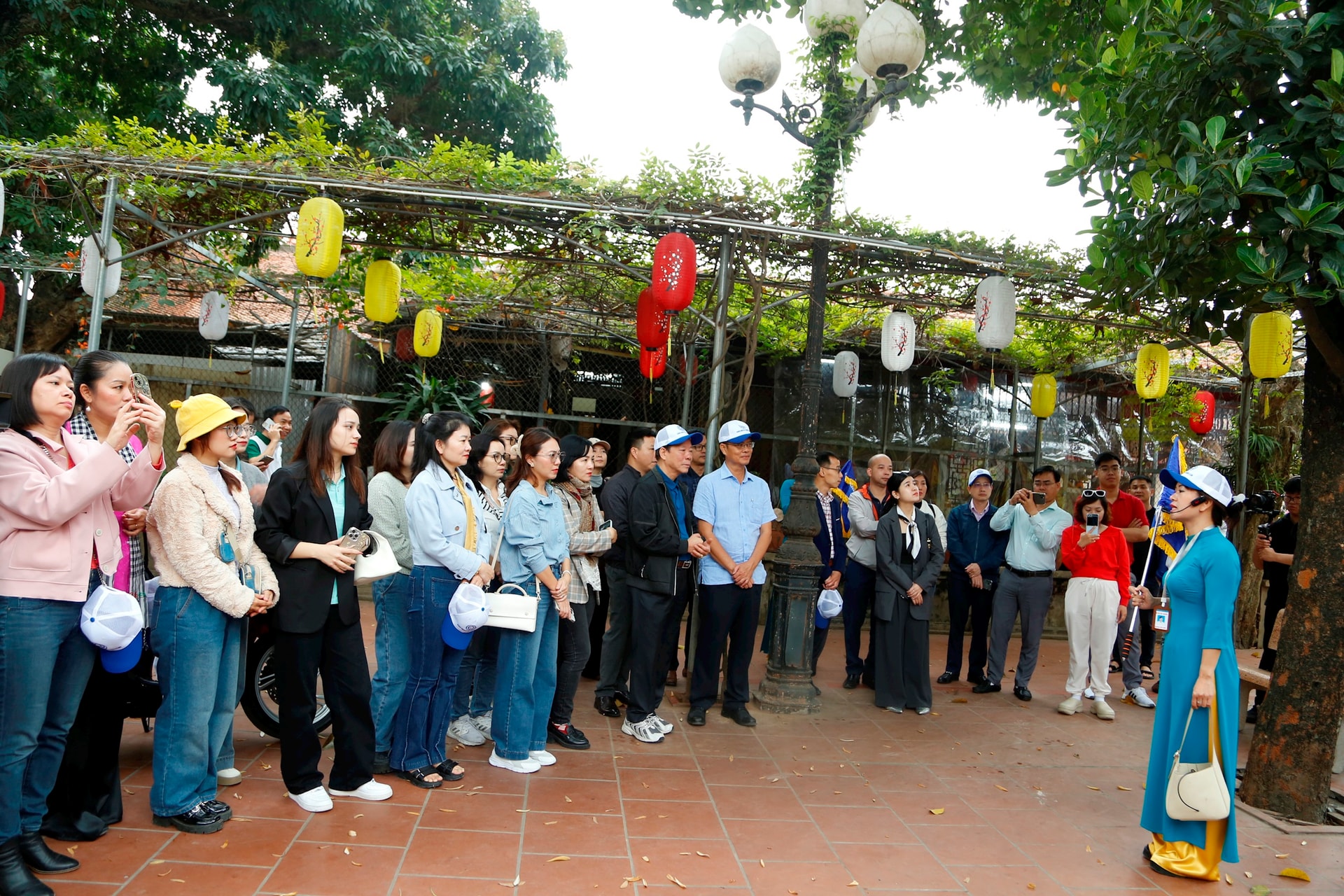 Lan tỏa thông điệp du lịch xanh từ Đường Lâm: “Nói không với rác thải nhựa”