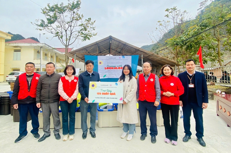 Lan tỏa yêu thương tới vùng cao Hà Giang: Gửi trọn nghĩa tình tới phụ nữ khó khăn dịp 8-3