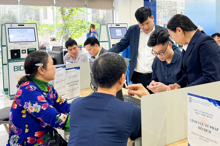 Hà Nội nâng tầm phục vụ hành chính công: Đồng bộ, hiện đại, hướng tới người dân và doanh nghiệp