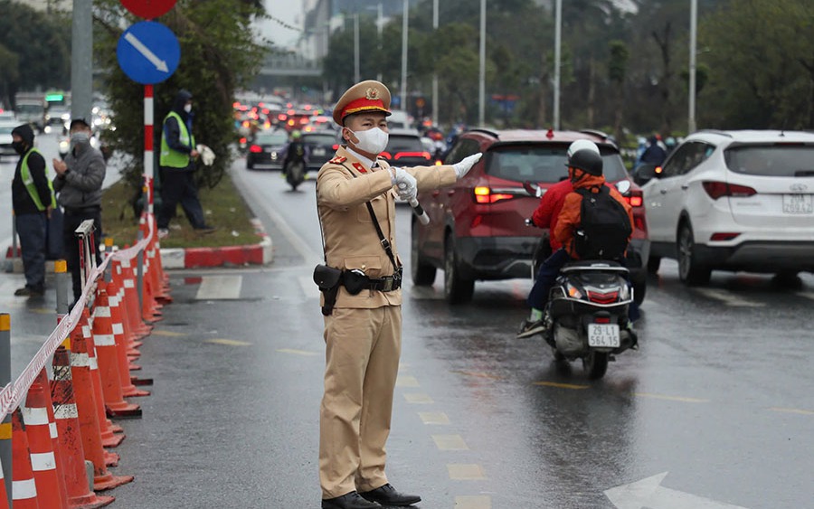 Hà Nội thí điểm rào chắn, tắt đèn tín hiệu tại nút giao Trần Hữu Dực - Nguyễn Văn Giáp để giảm xung đột giao thông