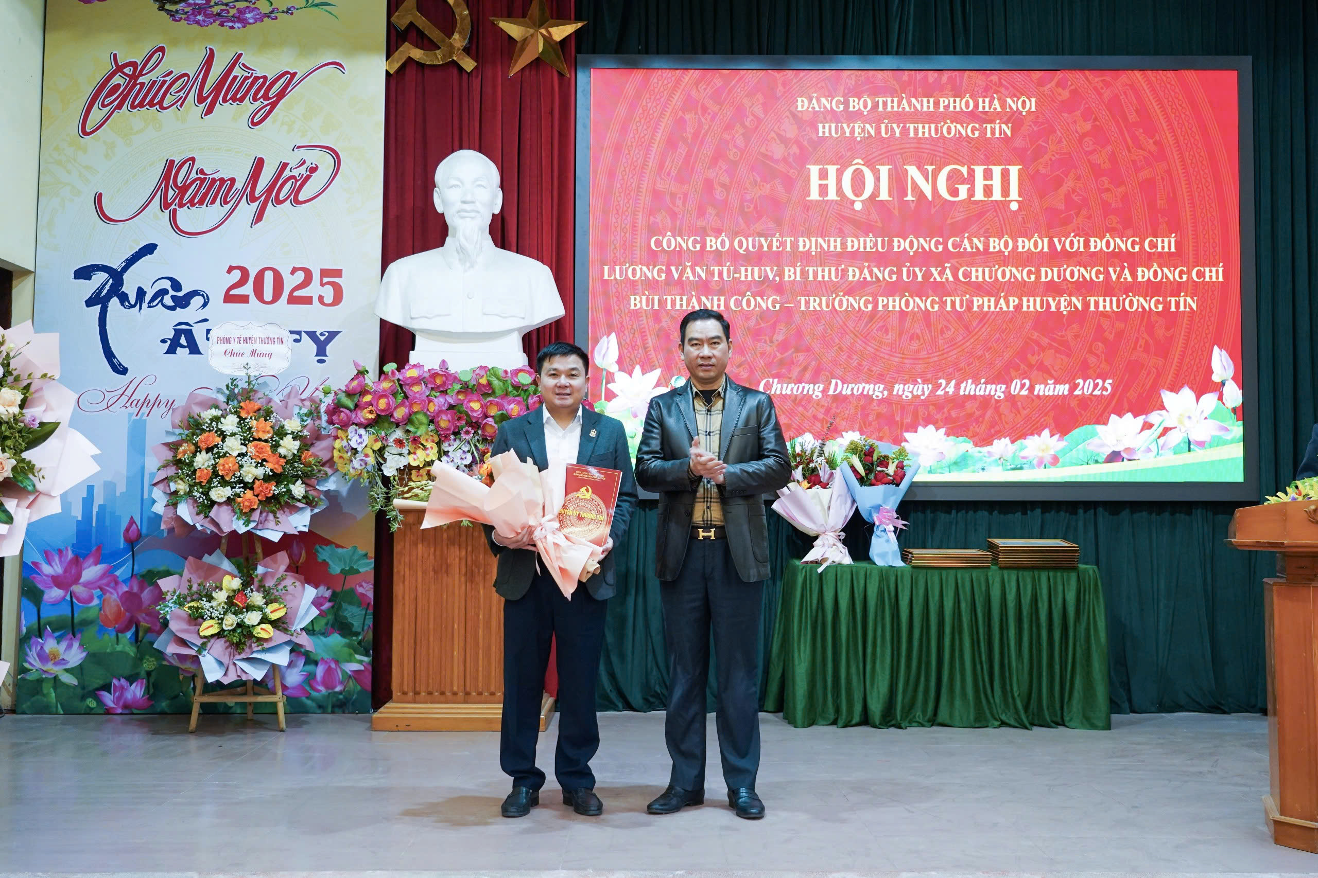 Huyện Thường Tín công bố quyết định công tác cán bộ tại xã Chương Dương và Ban Pháp chế HĐND huyện