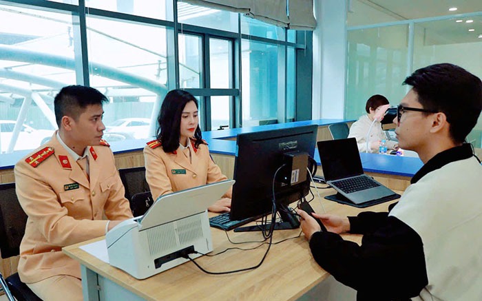 Thành phố Hà Nội triển khai điểm hướng dẫn thủ tục hành chính trực tuyến, tiết kiệm thời gian và chi phí cho người dân