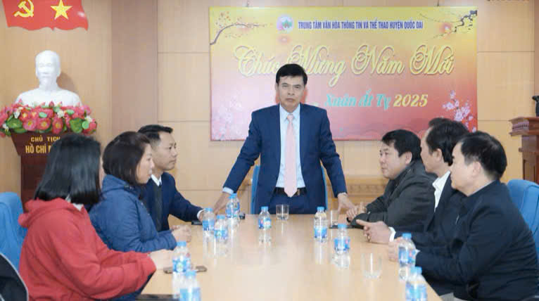 Bí thư Huyện ủy Quốc Oai thăm, chúc Tết đầu xuân: Tạo khí thế mới, khơi dậy quyết tâm thực hiện thắng lợi mục tiêu năm 2025